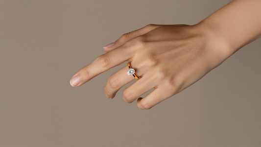 Cómo elegir el Anillo de Compromiso perfecto en Oro 18k